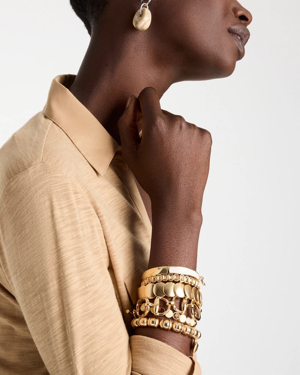 White Enamel Stretch Bracelet - US 1210