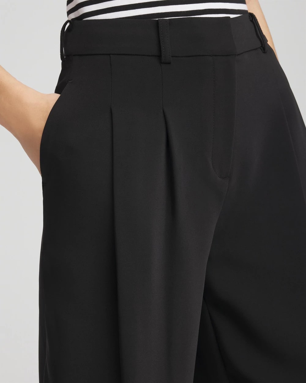 Crepe Pleated Relaxed Pants - US 4530