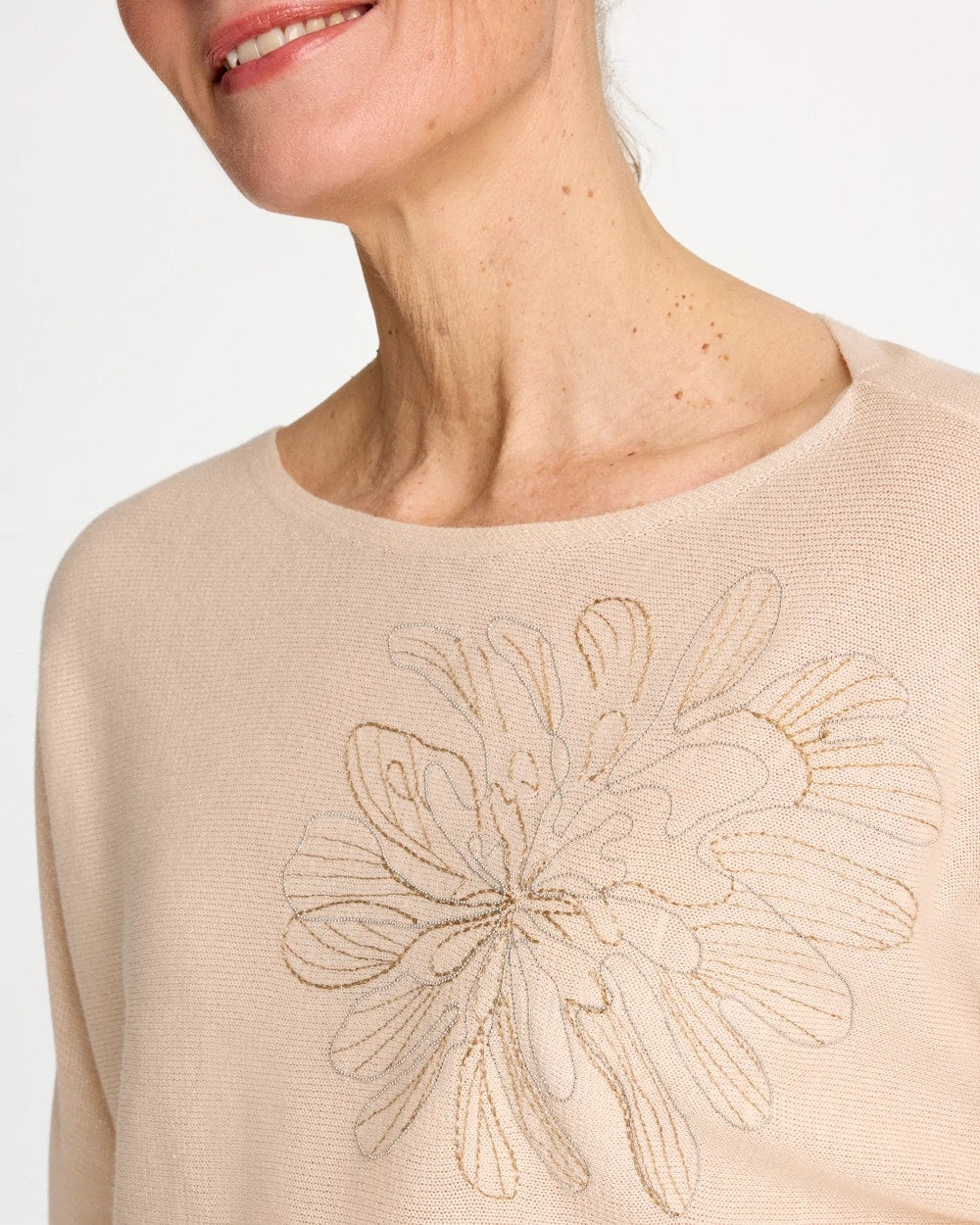 Embroidered 3/4 Sleeve Sweater - US 9797