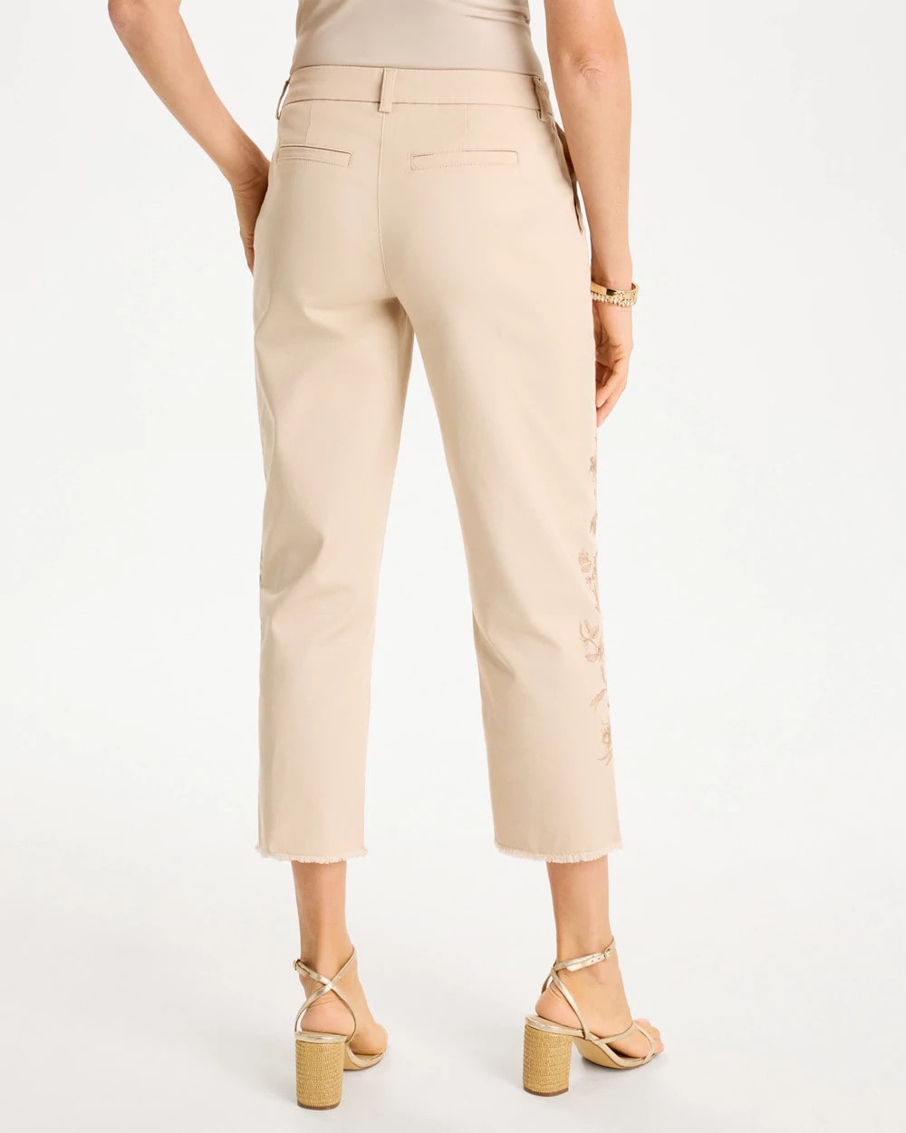 Relaxed Embroidered Fray Crop Pant - US 1903